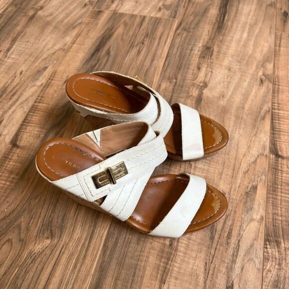 Tommy Hilfiger size 6 M wedges - Picture 1 of 6